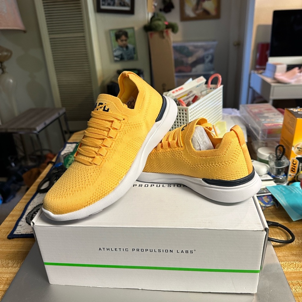 NIB APL Women's Techloom Breeze in Marigold and White